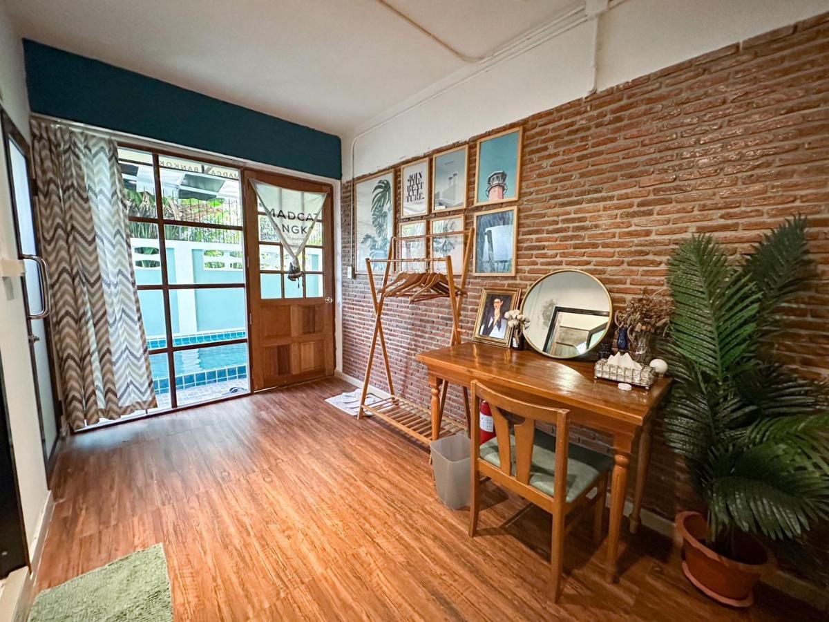 T-House Bkk 2Floors Near Bts With Swimming Pool And Free Wifi Hotel Bangkok Exterior photo